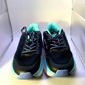 Avia NWOT women’s sneakers size 8